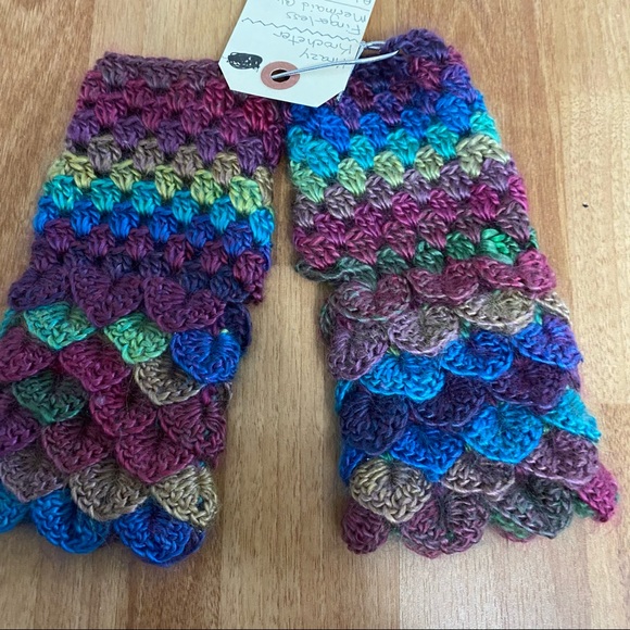 NEW HANDMADE Mermaid Fingerless Gloves - Picture 8 of 13